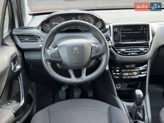 Белый Пежо 208, объемом двигателя 1.2 л и пробегом 161 тыс. км за 7000 $, фото 11 на Automoto.ua