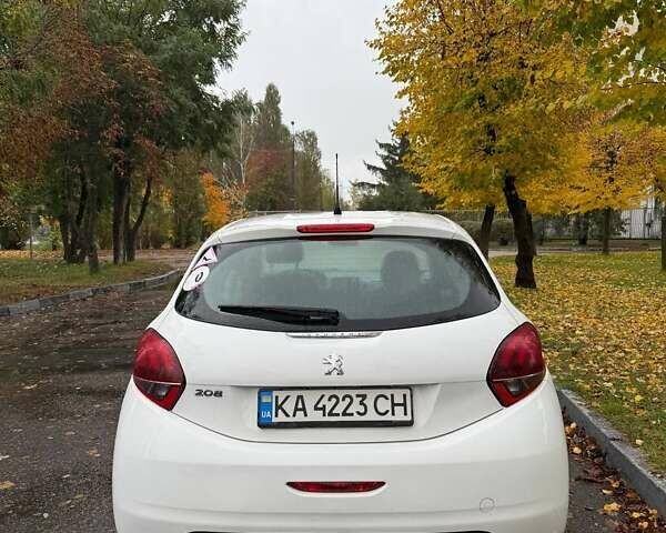 Белый Пежо 208, объемом двигателя 1.2 л и пробегом 178 тыс. км за 7000 $, фото 3 на Automoto.ua