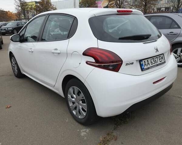 Белый Пежо 208, объемом двигателя 1.2 л и пробегом 115 тыс. км за 6999 $, фото 4 на Automoto.ua