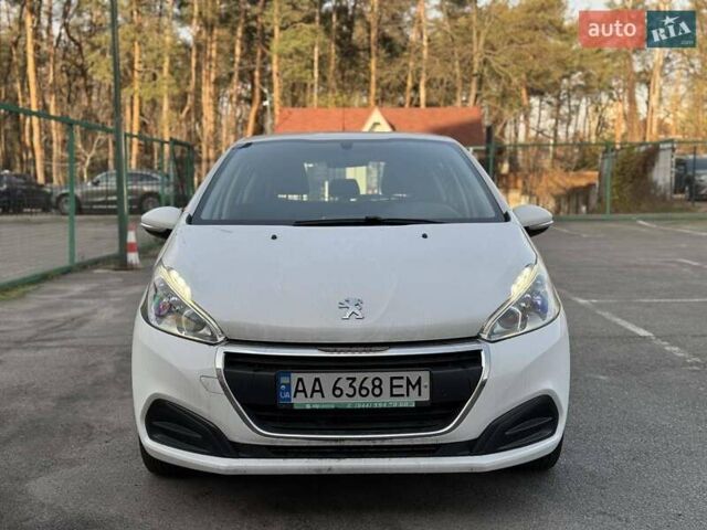 Белый Пежо 208, объемом двигателя 1.2 л и пробегом 161 тыс. км за 7000 $, фото 1 на Automoto.ua