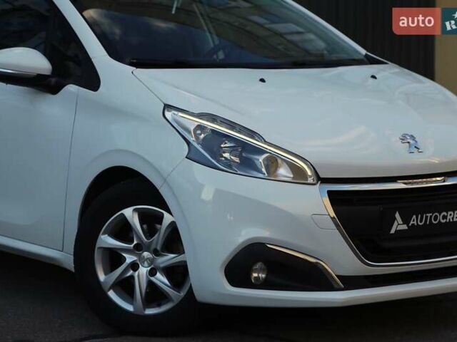 Белый Пежо 208, объемом двигателя 1.5 л и пробегом 55 тыс. км за 12000 $, фото 3 на Automoto.ua