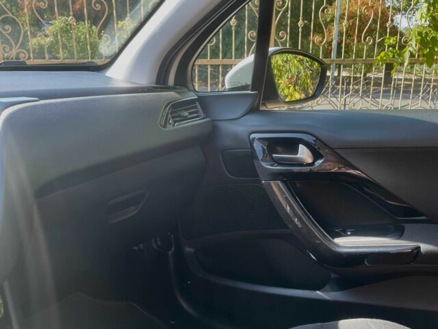 Білий Пежо 208, об'ємом двигуна 1.1 л та пробігом 83 тис. км за 9999 $, фото 14 на Automoto.ua