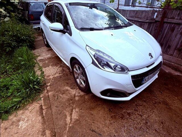 Белый Пежо 208, объемом двигателя 1.5 л и пробегом 130 тыс. км за 8500 $, фото 4 на Automoto.ua
