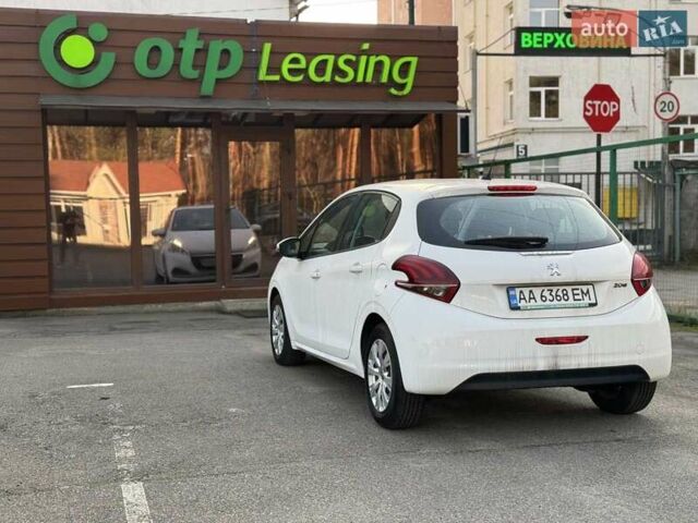 Белый Пежо 208, объемом двигателя 1.2 л и пробегом 161 тыс. км за 7000 $, фото 5 на Automoto.ua