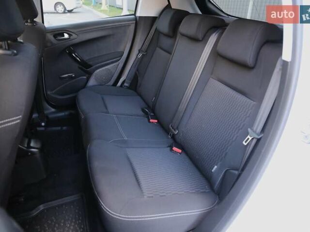 Белый Пежо 208, объемом двигателя 1.5 л и пробегом 55 тыс. км за 12000 $, фото 8 на Automoto.ua