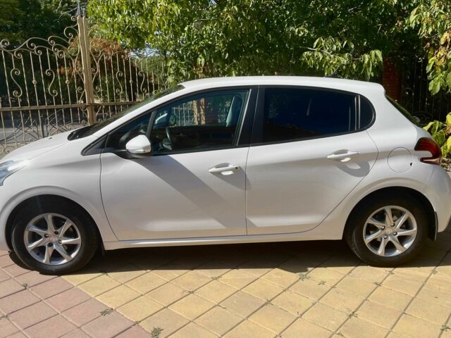 Білий Пежо 208, об'ємом двигуна 1.1 л та пробігом 83 тис. км за 9999 $, фото 2 на Automoto.ua