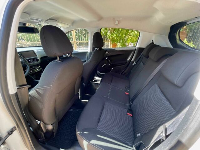 Білий Пежо 208, об'ємом двигуна 1.1 л та пробігом 83 тис. км за 9999 $, фото 16 на Automoto.ua