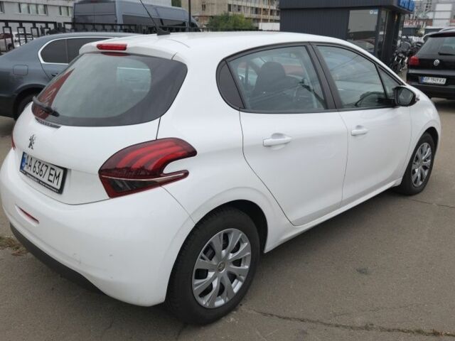 Белый Пежо 208, объемом двигателя 1.2 л и пробегом 115 тыс. км за 6999 $, фото 3 на Automoto.ua