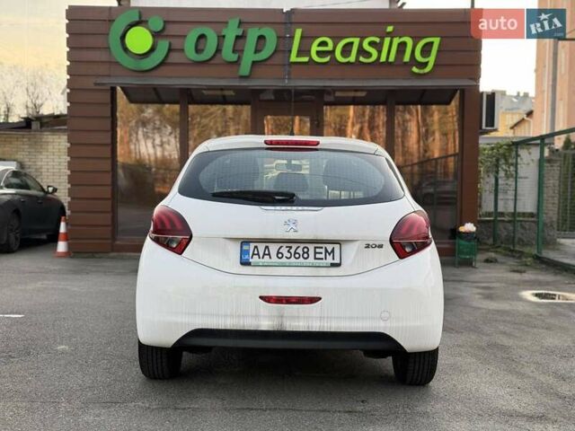 Белый Пежо 208, объемом двигателя 1.2 л и пробегом 161 тыс. км за 7000 $, фото 4 на Automoto.ua