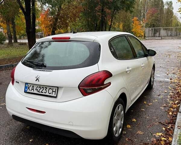 Белый Пежо 208, объемом двигателя 1.2 л и пробегом 178 тыс. км за 7000 $, фото 8 на Automoto.ua