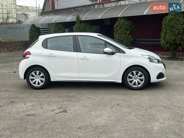 Білий Пежо 208, об'ємом двигуна 1.2 л та пробігом 108 тис. км за 8000 $, фото 6 на Automoto.ua