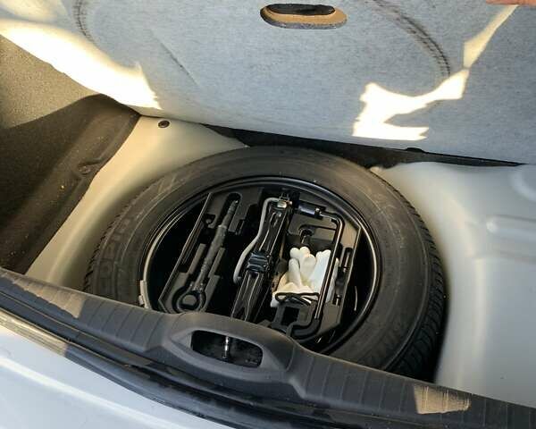 Белый Пежо 208, объемом двигателя 1.2 л и пробегом 28 тыс. км за 13000 $, фото 8 на Automoto.ua