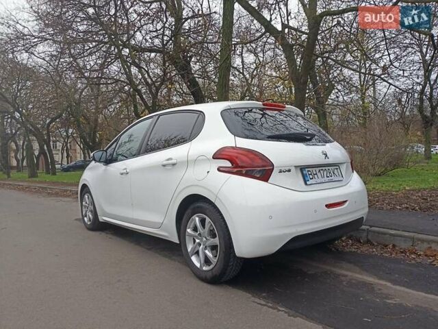Белый Пежо 208, объемом двигателя 1.5 л и пробегом 84 тыс. км за 9400 $, фото 2 на Automoto.ua