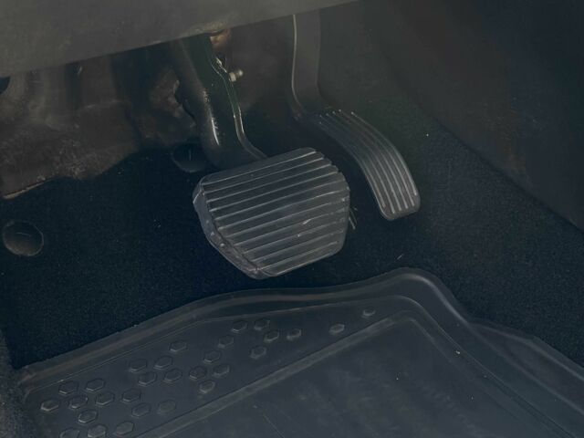 Білий Пежо 208, об'ємом двигуна 1.1 л та пробігом 83 тис. км за 9999 $, фото 12 на Automoto.ua