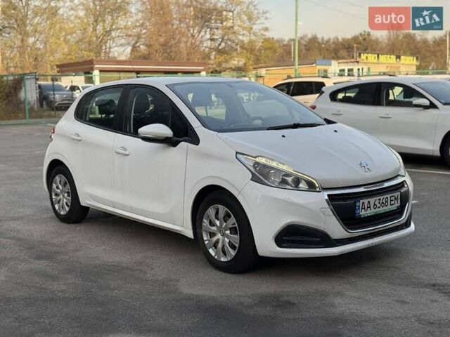 Белый Пежо 208, объемом двигателя 1.2 л и пробегом 161 тыс. км за 7000 $, фото 2 на Automoto.ua