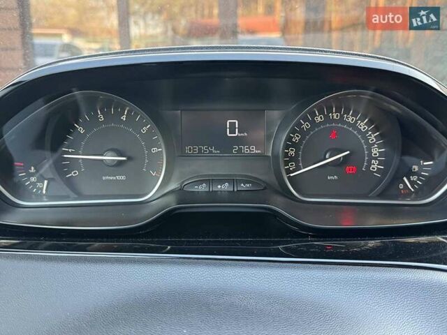 Белый Пежо 208, объемом двигателя 1.2 л и пробегом 103 тыс. км за 8000 $, фото 9 на Automoto.ua