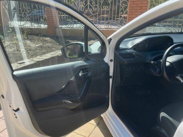 Білий Пежо 208, об'ємом двигуна 1.1 л та пробігом 83 тис. км за 9999 $, фото 13 на Automoto.ua