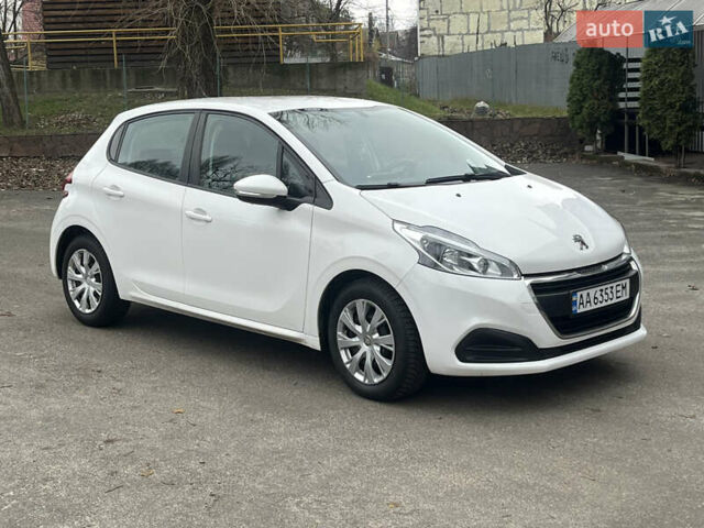 Білий Пежо 208, об'ємом двигуна 1.2 л та пробігом 108 тис. км за 8000 $, фото 5 на Automoto.ua