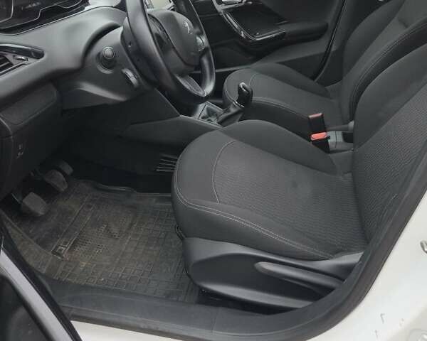 Белый Пежо 208, объемом двигателя 1.2 л и пробегом 115 тыс. км за 6999 $, фото 8 на Automoto.ua