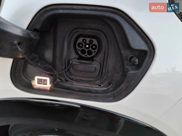 Белый Пежо 208, объемом двигателя 0 л и пробегом 119 тыс. км за 15555 $, фото 41 на Automoto.ua