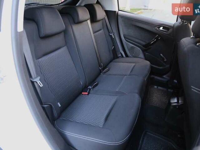 Белый Пежо 208, объемом двигателя 1.5 л и пробегом 55 тыс. км за 12000 $, фото 9 на Automoto.ua