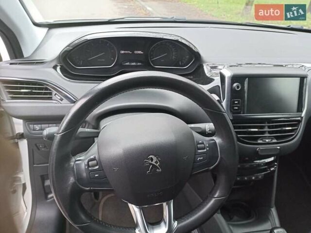Белый Пежо 208, объемом двигателя 1.5 л и пробегом 84 тыс. км за 9400 $, фото 9 на Automoto.ua