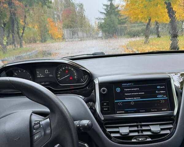 Белый Пежо 208, объемом двигателя 1.2 л и пробегом 178 тыс. км за 7000 $, фото 12 на Automoto.ua