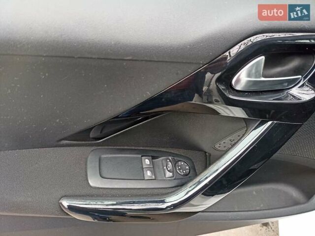 Белый Пежо 208, объемом двигателя 1.5 л и пробегом 84 тыс. км за 9400 $, фото 16 на Automoto.ua