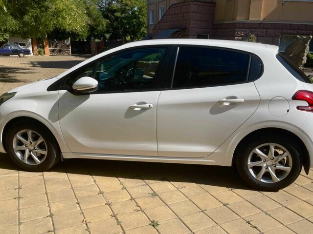 Білий Пежо 208, об'ємом двигуна 1.1 л та пробігом 83 тис. км за 9999 $, фото 5 на Automoto.ua