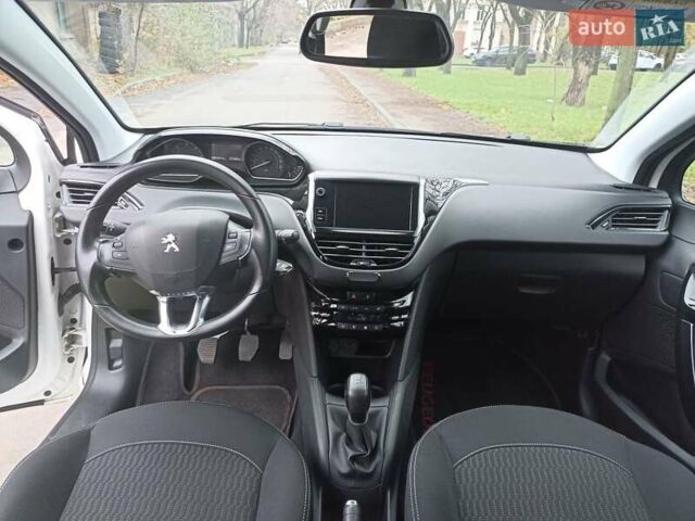 Белый Пежо 208, объемом двигателя 1.5 л и пробегом 84 тыс. км за 9400 $, фото 15 на Automoto.ua