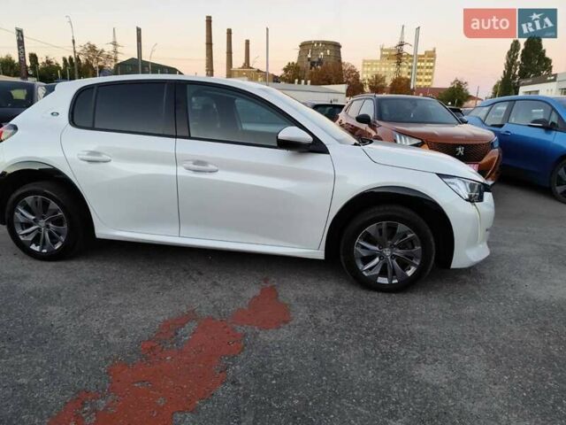 Белый Пежо 208, объемом двигателя 0 л и пробегом 119 тыс. км за 15555 $, фото 11 на Automoto.ua