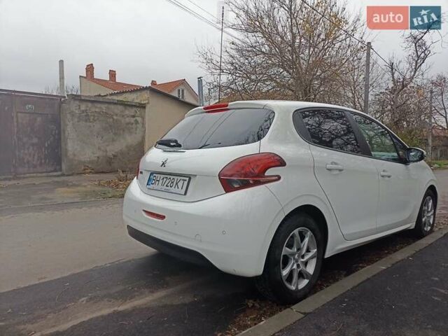 Белый Пежо 208, объемом двигателя 1.5 л и пробегом 84 тыс. км за 9400 $, фото 4 на Automoto.ua
