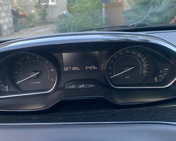 Белый Пежо 208, объемом двигателя 1.2 л и пробегом 28 тыс. км за 13000 $, фото 3 на Automoto.ua