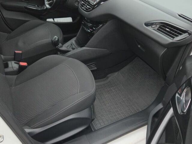 Белый Пежо 208, объемом двигателя 1.2 л и пробегом 115 тыс. км за 6999 $, фото 4 на Automoto.ua