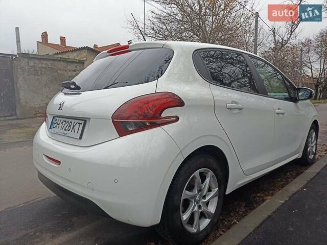 Белый Пежо 208, объемом двигателя 1.5 л и пробегом 84 тыс. км за 9400 $, фото 5 на Automoto.ua
