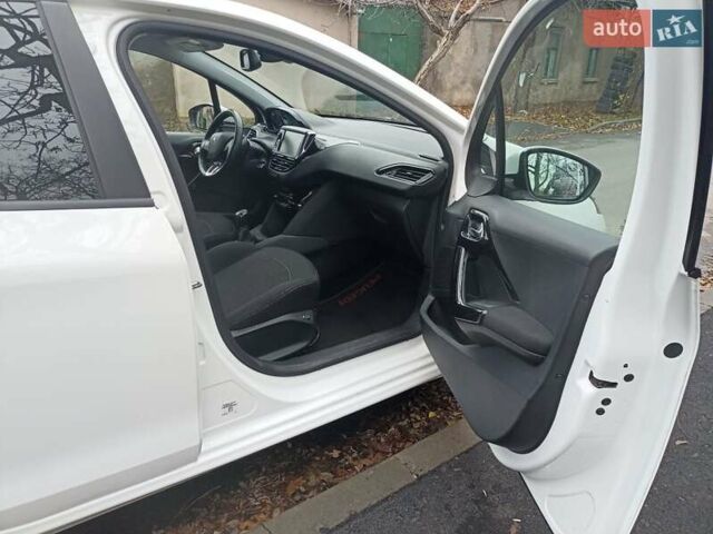 Белый Пежо 208, объемом двигателя 1.5 л и пробегом 84 тыс. км за 9400 $, фото 12 на Automoto.ua
