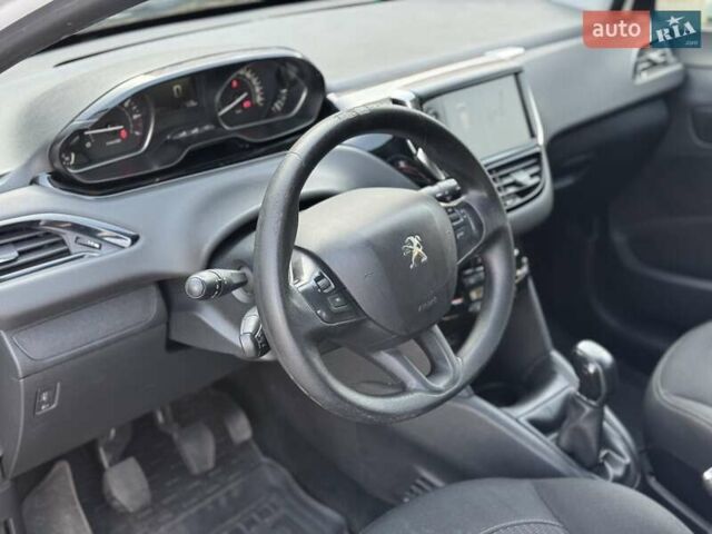 Белый Пежо 208, объемом двигателя 1.2 л и пробегом 103 тыс. км за 8000 $, фото 7 на Automoto.ua