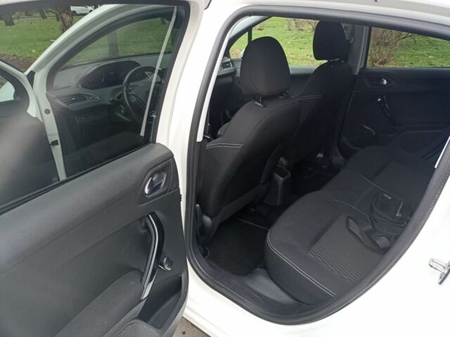 Белый Пежо 208, объемом двигателя 1.5 л и пробегом 84 тыс. км за 9400 $, фото 15 на Automoto.ua