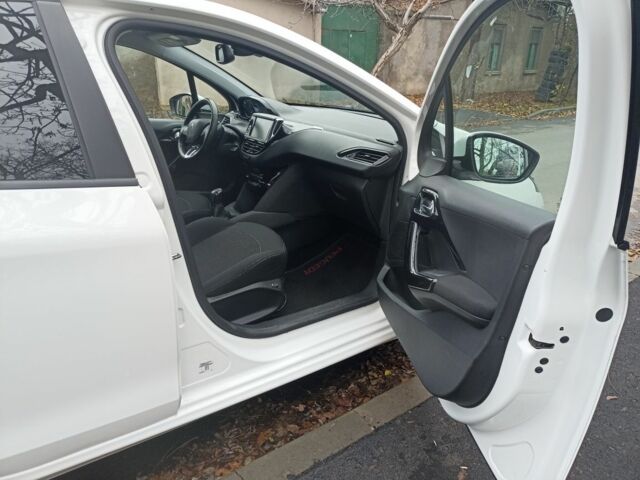 Белый Пежо 208, объемом двигателя 1.5 л и пробегом 84 тыс. км за 9400 $, фото 13 на Automoto.ua