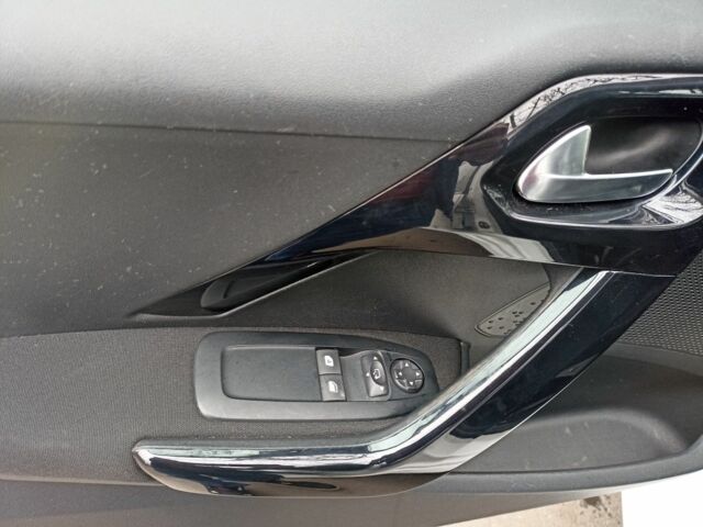 Белый Пежо 208, объемом двигателя 1.5 л и пробегом 84 тыс. км за 9400 $, фото 17 на Automoto.ua