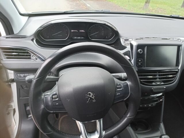 Белый Пежо 208, объемом двигателя 1.5 л и пробегом 84 тыс. км за 9400 $, фото 10 на Automoto.ua