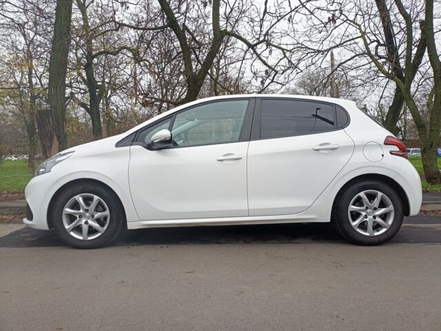 Белый Пежо 208, объемом двигателя 1.5 л и пробегом 84 тыс. км за 9400 $, фото 2 на Automoto.ua