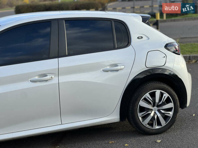 Белый Пежо 208, объемом двигателя 0 л и пробегом 95 тыс. км за 14200 $, фото 17 на Automoto.ua