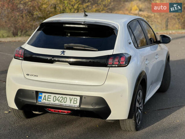 Белый Пежо 208, объемом двигателя 0 л и пробегом 95 тыс. км за 14200 $, фото 11 на Automoto.ua