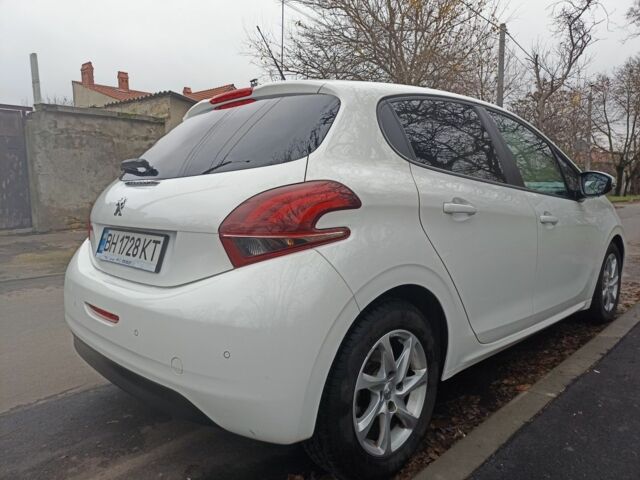 Белый Пежо 208, объемом двигателя 1.5 л и пробегом 84 тыс. км за 9400 $, фото 6 на Automoto.ua