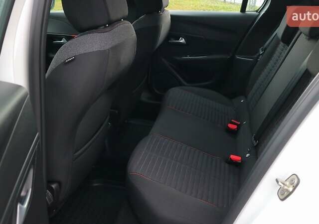 Белый Пежо 208, объемом двигателя 1.2 л и пробегом 53 тыс. км за 16299 $, фото 13 на Automoto.ua