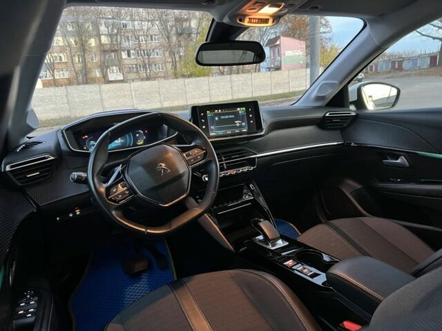 Белый Пежо 208, объемом двигателя 0 л и пробегом 25 тыс. км за 14250 $, фото 5 на Automoto.ua