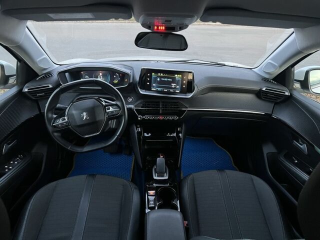 Белый Пежо 208, объемом двигателя 0 л и пробегом 25 тыс. км за 14250 $, фото 6 на Automoto.ua