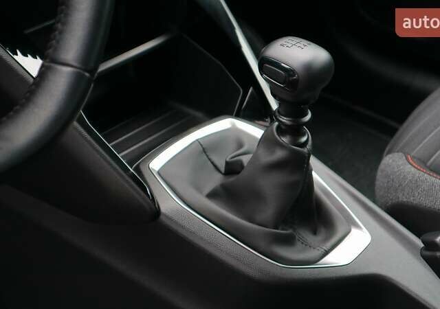 Белый Пежо 208, объемом двигателя 1.2 л и пробегом 53 тыс. км за 16299 $, фото 20 на Automoto.ua