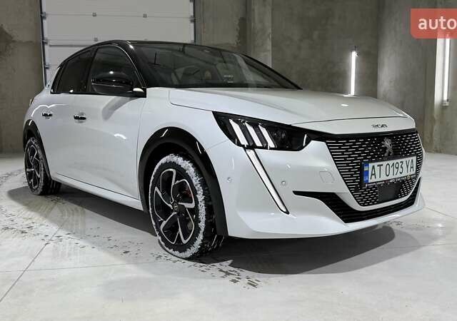 Белый Пежо 208, объемом двигателя 0 л и пробегом 52 тыс. км за 14200 $, фото 20 на Automoto.ua